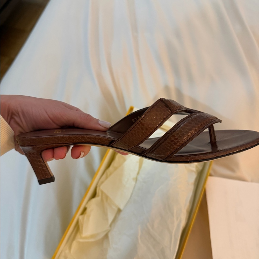 Fendi Women's Fling Leather Brown Sandals - Picture 4 of 8